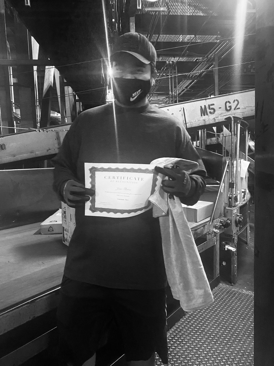 UPSDerreck's tweet photo. Took a lil time out to recognize my bulk squad today. #bulkisbetter https://t.co/VoFoYB3Yfz