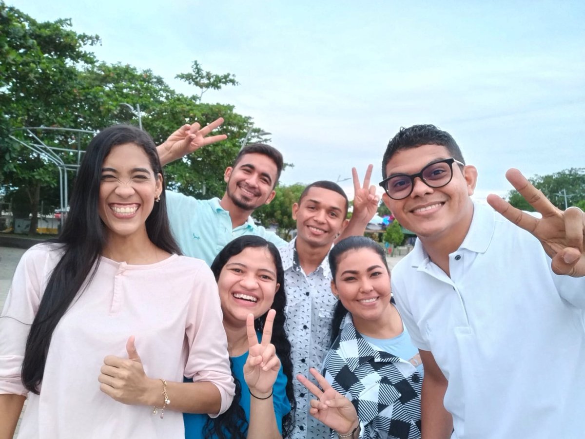 QuirozMT's tweet photo. @PartidoMIRA @Virguez #JovenHonestoEs @NathaliaBerrio quien entrega su apoyo incondicional en beneficio de los demás sin esperar nada a cambio #Cordoba #M5D @GabrielMorenoG_ https://t.co/qdRxb89V7u