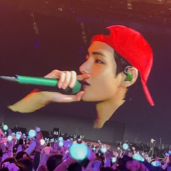galaxy__Vtae's tweet photo. #V #テテ #TAEHYUNG #BTSV 

2015년 7월 🐻🧢      2021년 12월 🐻🧢 https://t.co/fXyVITPkly