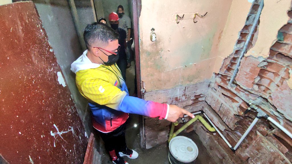 noticierovv's tweet photo. #01DIC Un total de 40 familias de La Vega serán atendidas por el Plan Barrio Construye https://t.co/z0qrm1Jupf
#NoticieroVenevision #Nacional #GobiernoDeCaracas #Viviendas https://t.co/V6pZcqo02A
