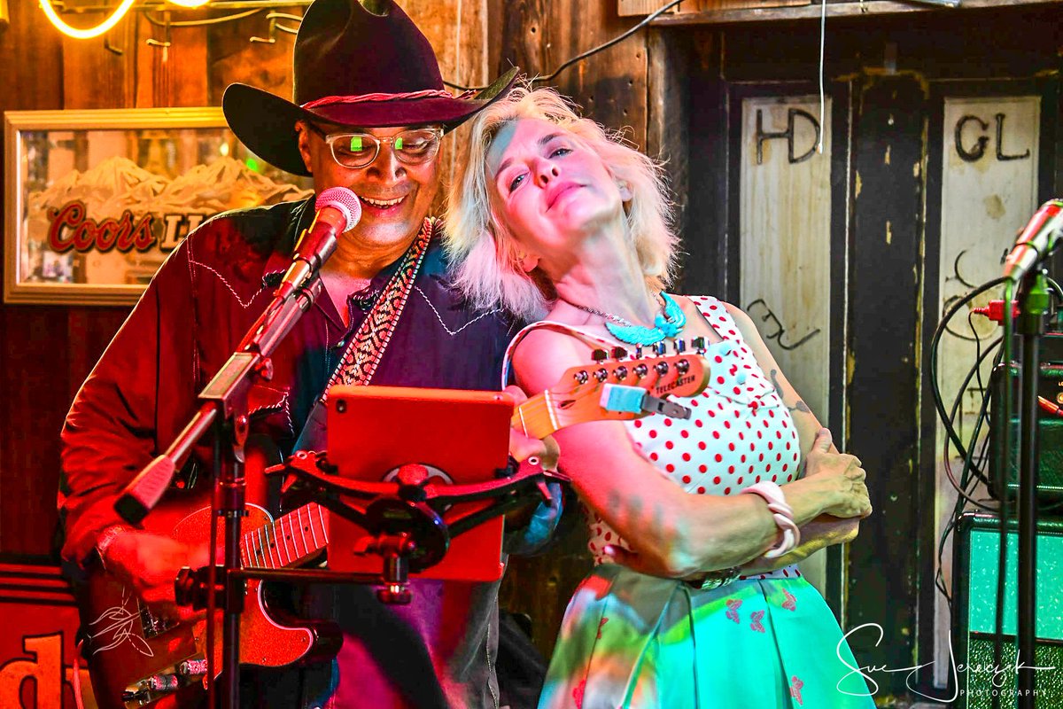 19HandHorse's tweet photo. "Western helped inspire them, but then they forged their own trail. In fact, that can be said of all their professed influences: Blues, Jazz, Bakersfield Country, Rock, Swing &amp; yes, Western." 

- When The Cowboy Sings: https://t.co/CS7Rv8WfCl https://t.co/QY6CY5IAZS