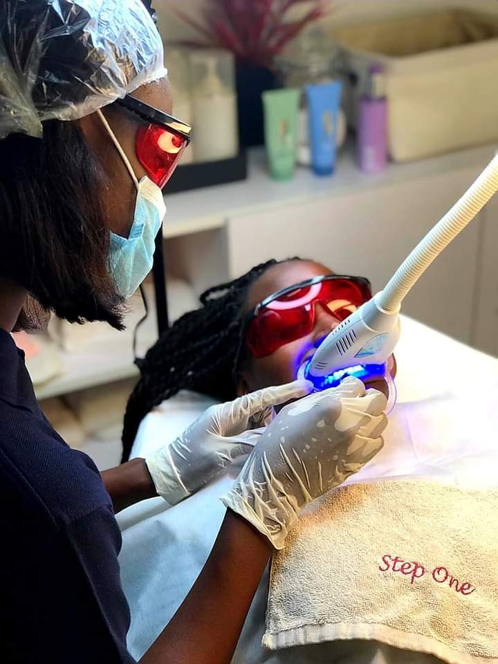 steponespa's tweet photo. 🎄🎆☃️Promotion blanchiment dentaire Décembre 2021🎄🎆☃️
Le Père Noël 🎅 est à STEP'ONE avec des tonnes de cadeaux 🎁🎊🎉😍
Tarifs & Infos ⬇️
https://t.co/LT2MuhKjqZ
#Senegal #steponespa https://t.co/dm84w6vzT3