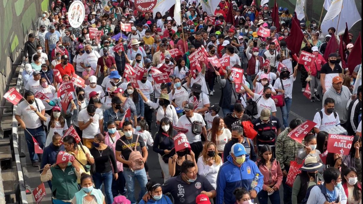 JoseCarlosXoch's tweet photo. Hoy es una fecha especial, porque se cumplen tres años de que @lopezobrador_  hiciera historia al asumir el cargo como Presidente de México. 

En medio de un ambiente festivo, miles de Xochimilcas  nos dimos cita en la plancha del zócalo https://t.co/c4FFn21klN