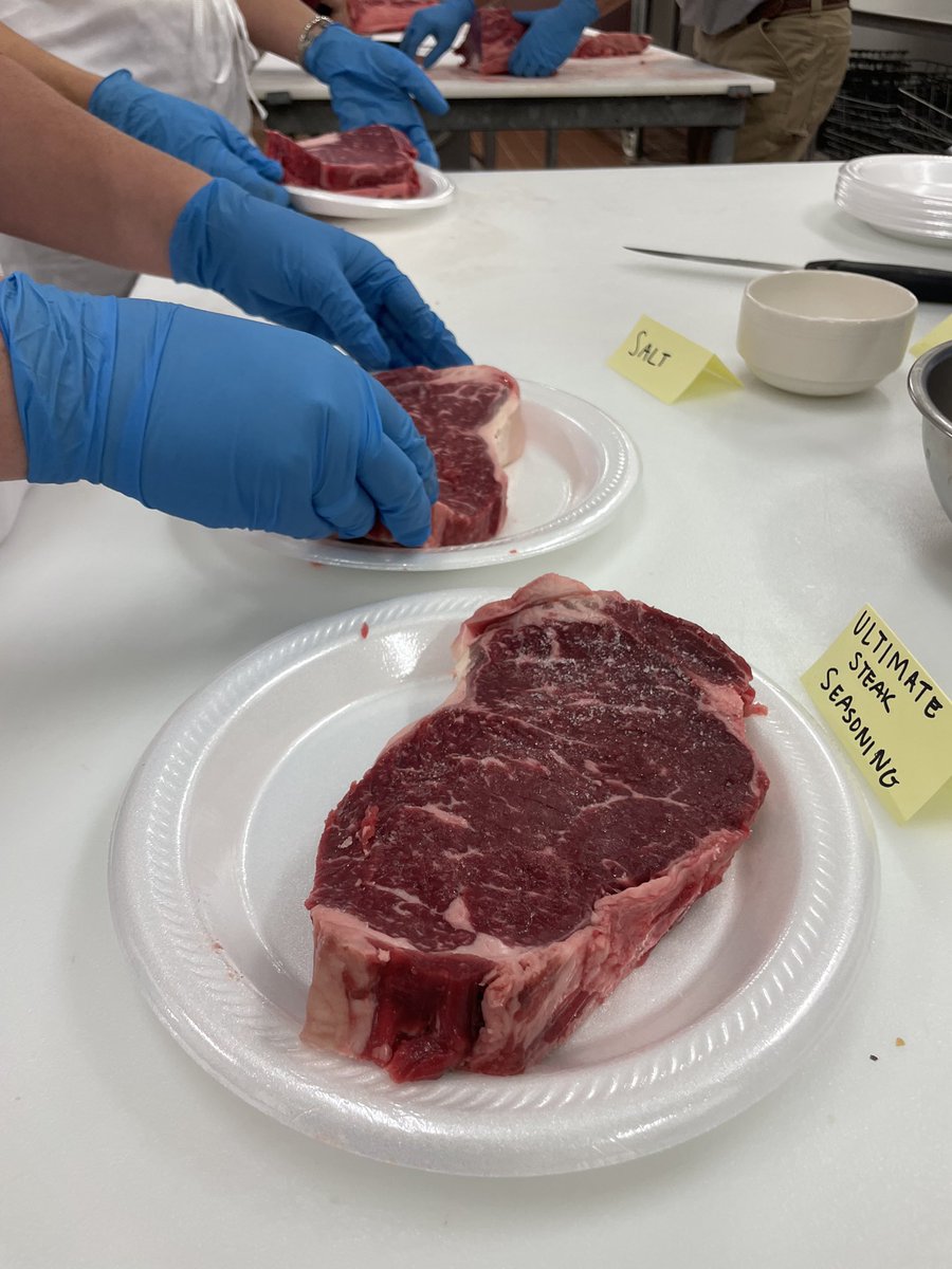 MizzouMeatLab's tweet photo. We hosted MU Collegiate Cattlewomen for Steak Night this evening! Top notch group of ladies🥩 #EatBeef https://t.co/GTjMjPQg9U