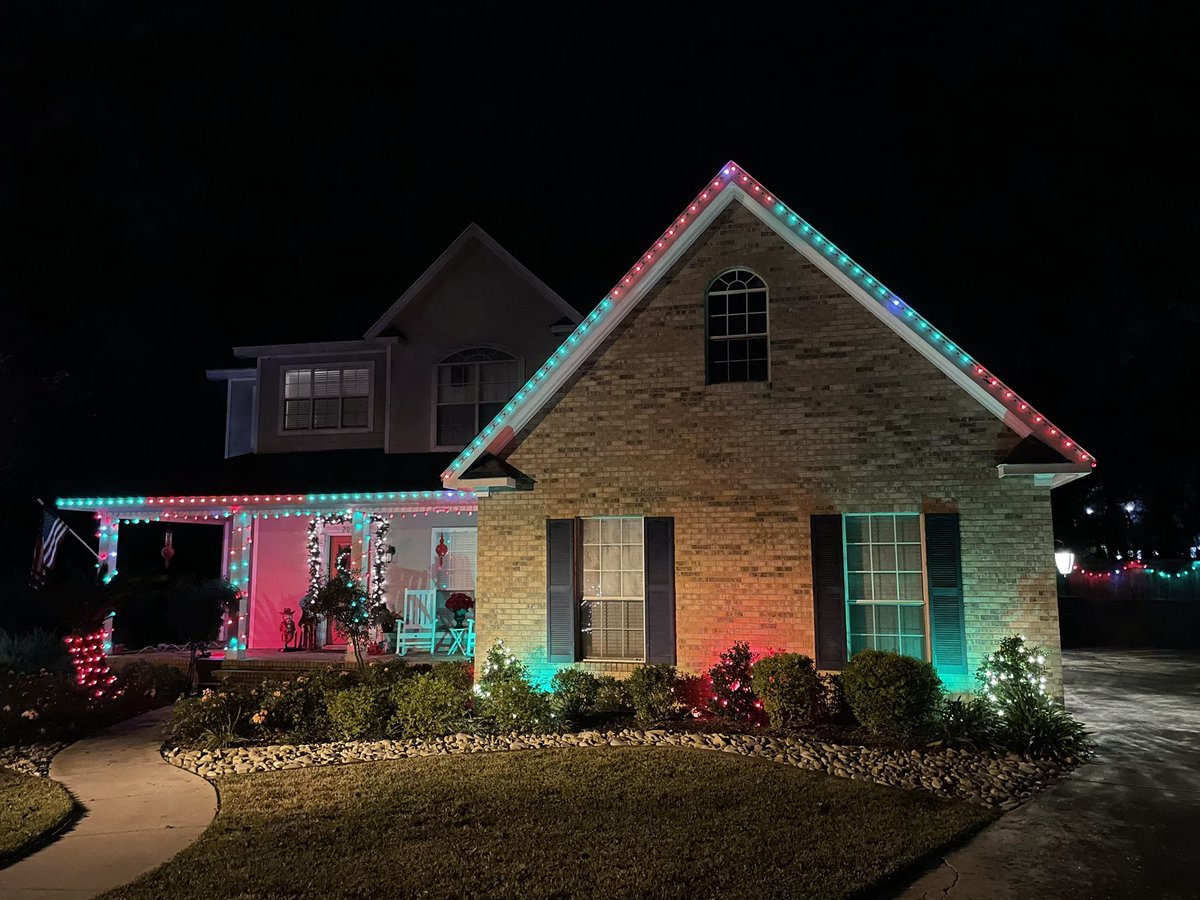 theITrebel's tweet photo. (2/2) The many shades of Christmas! #christmaslightshow #ledlights #falconpiplayer #kulplights https://t.co/41MZ7QeNp9
