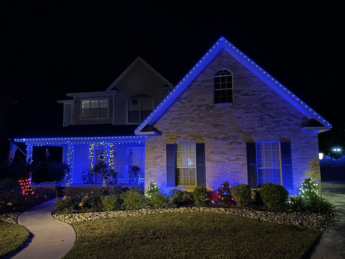 theITrebel's tweet photo. (2/2) The many shades of Christmas! #christmaslightshow #ledlights #falconpiplayer #kulplights https://t.co/41MZ7QeNp9