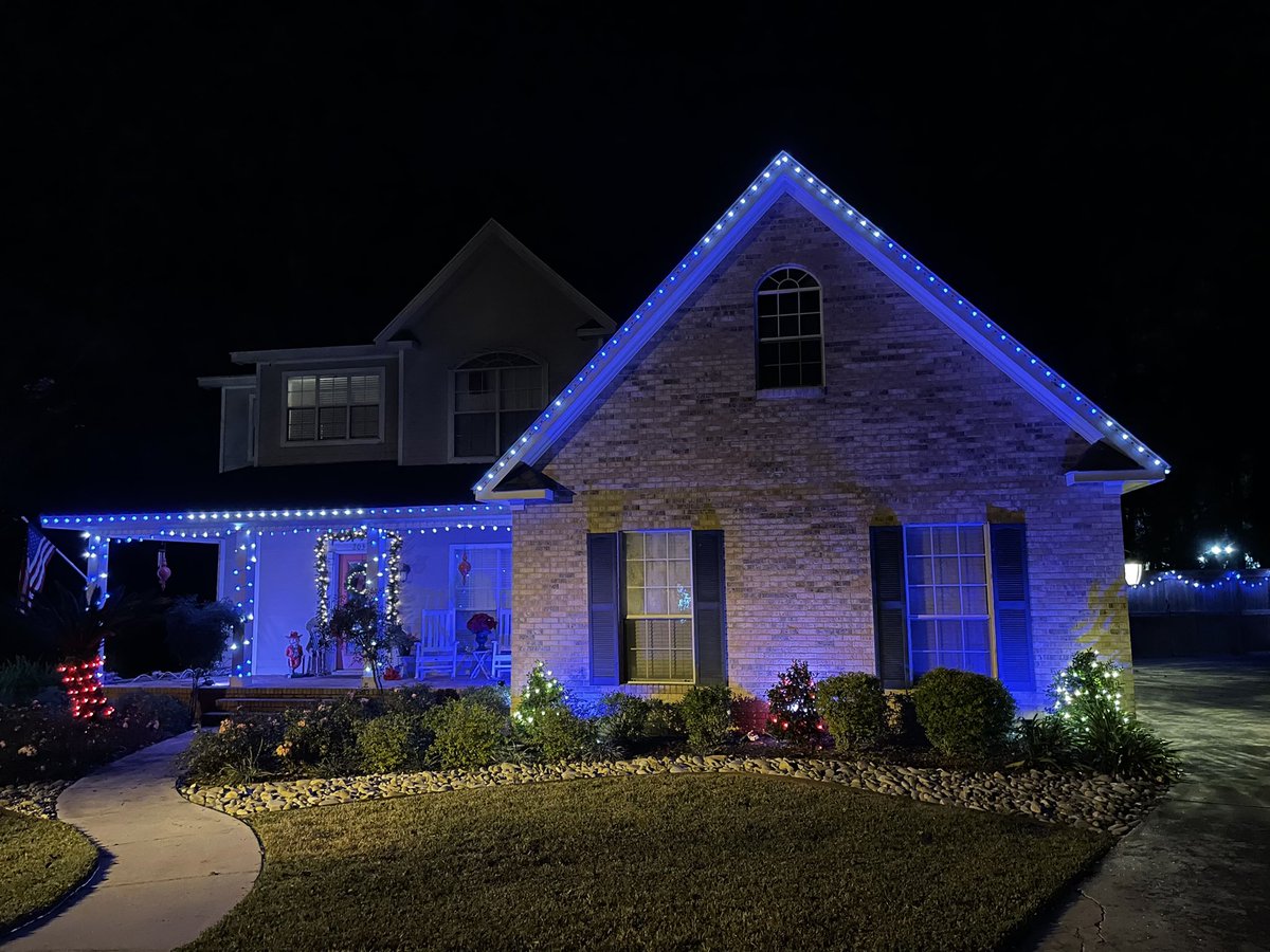 theITrebel's tweet photo. (2/2) The many shades of Christmas! #christmaslightshow #ledlights #falconpiplayer #kulplights https://t.co/41MZ7QeNp9