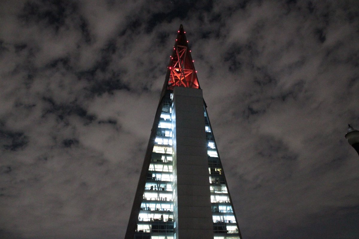 SSaludCdMx's tweet photo. En el #DíaMundialDelSida, que se conmemora cada uno de diciembre, los monumentos y edificios del Gobierno de la Ciudad de México se iluminan de rojo en solidaridad por esta causa.
#HazteLaPrueba #TerminemosConElVIH https://t.co/nyb4E3DQGE