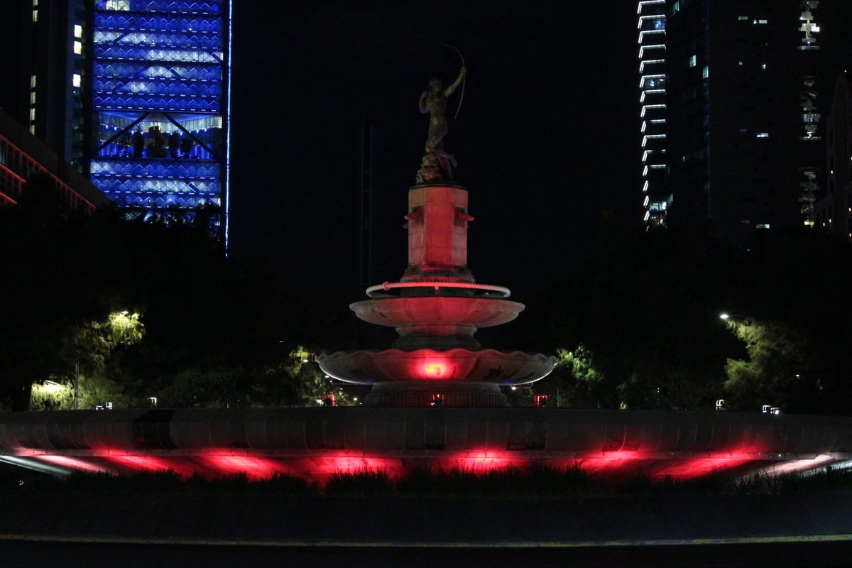 SSaludCdMx's tweet photo. En el #DíaMundialDelSida, que se conmemora cada uno de diciembre, los monumentos y edificios del Gobierno de la Ciudad de México se iluminan de rojo en solidaridad por esta causa.
#HazteLaPrueba #TerminemosConElVIH https://t.co/nyb4E3DQGE