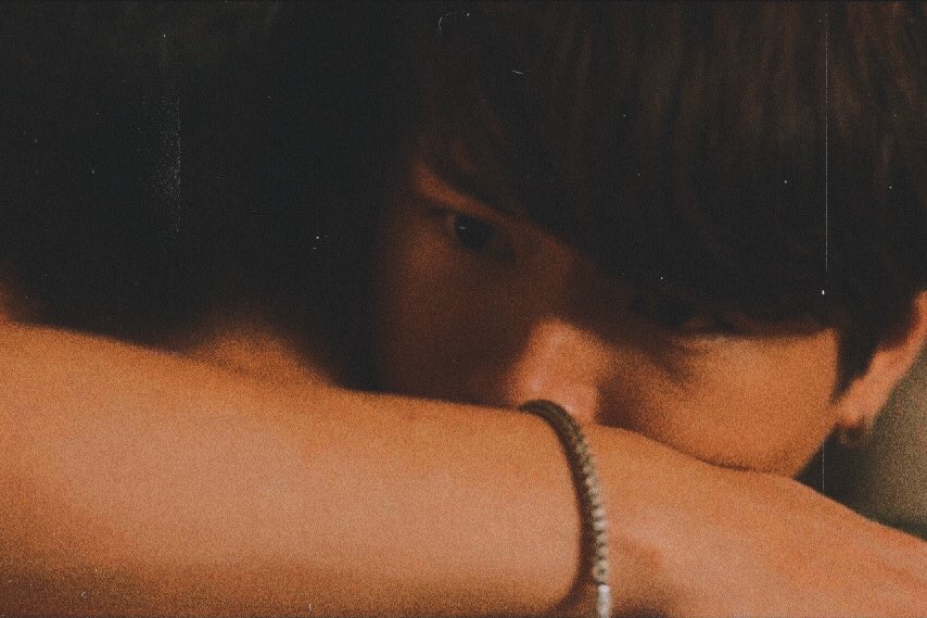 kristfilms's tweet photo. "we just love each other. what's not right about that?" [ #บทกวีของปีแสง #KristPerawat ] https://t.co/hZq8n7WfID