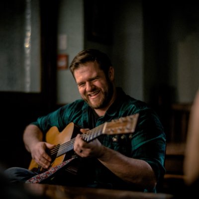 EvanAuCoin's tweet photo. #NewProfilePic courtesy of the super talented @ritcheperez #newsnaps #photoshoot #martinguitar #musician #music https://t.co/0JnaNkpFtF