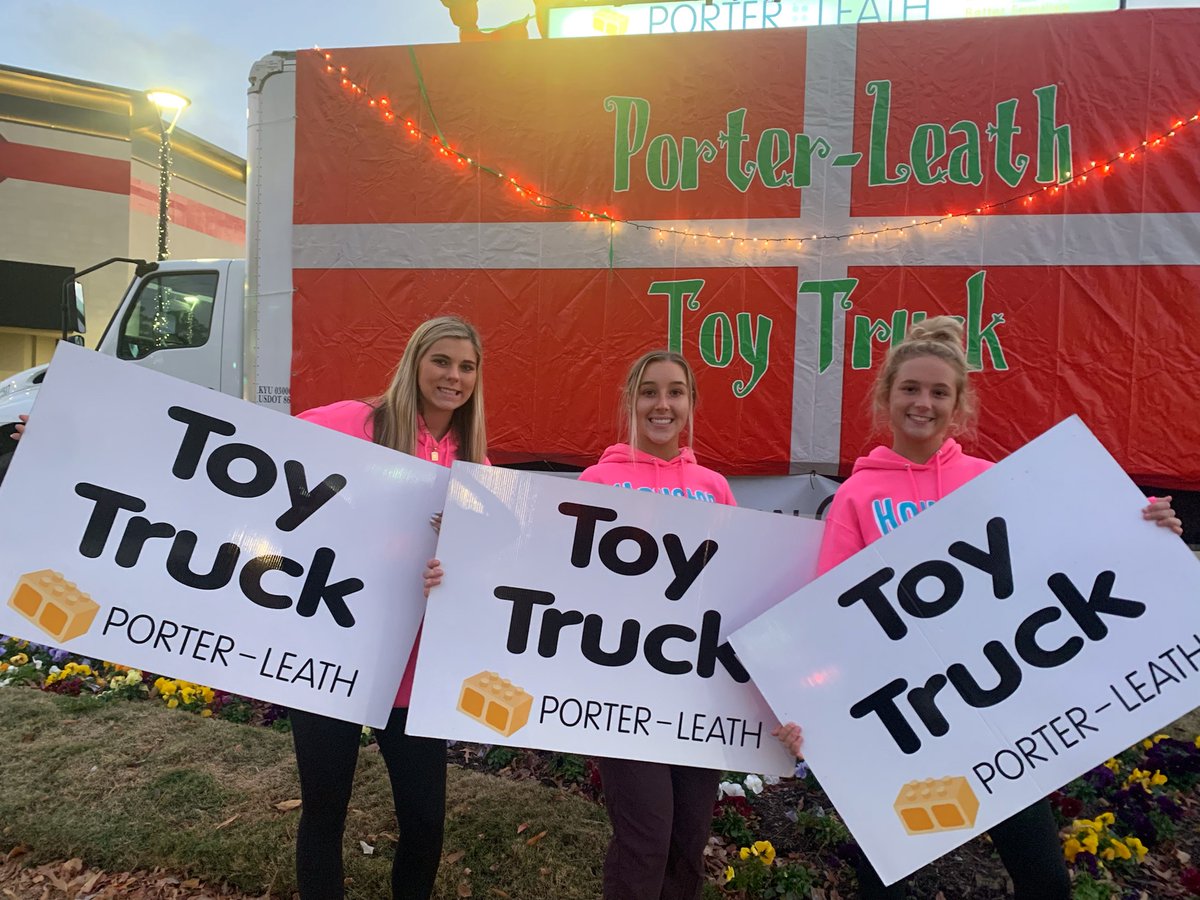 houstonhighGMSD's tweet image. Our @HoustonVarCheer squad members spent some time collecting toys at the @PorterLeath Toy Truck this afternoon! Remember you can bring a new, unwrapped toy to the main lobby each morning through December 10th to support #houstongives