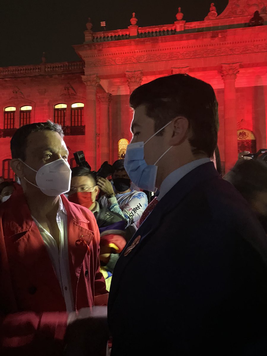 DipLauraDDHH's tweet photo. Hoy se hizo historia en el Nuevo León. El compromiso con la lucha contra el SIDA de @samuel_garcias queda demostrado con hechos en #DiaMundialdelSIDA  trabajando de la mano con la sociedad civil con trabajo en Sida. Un honor ser testigo de Este gran proyecto de Gobierno Ciudadano https://t.co/M7dPfOsOGm