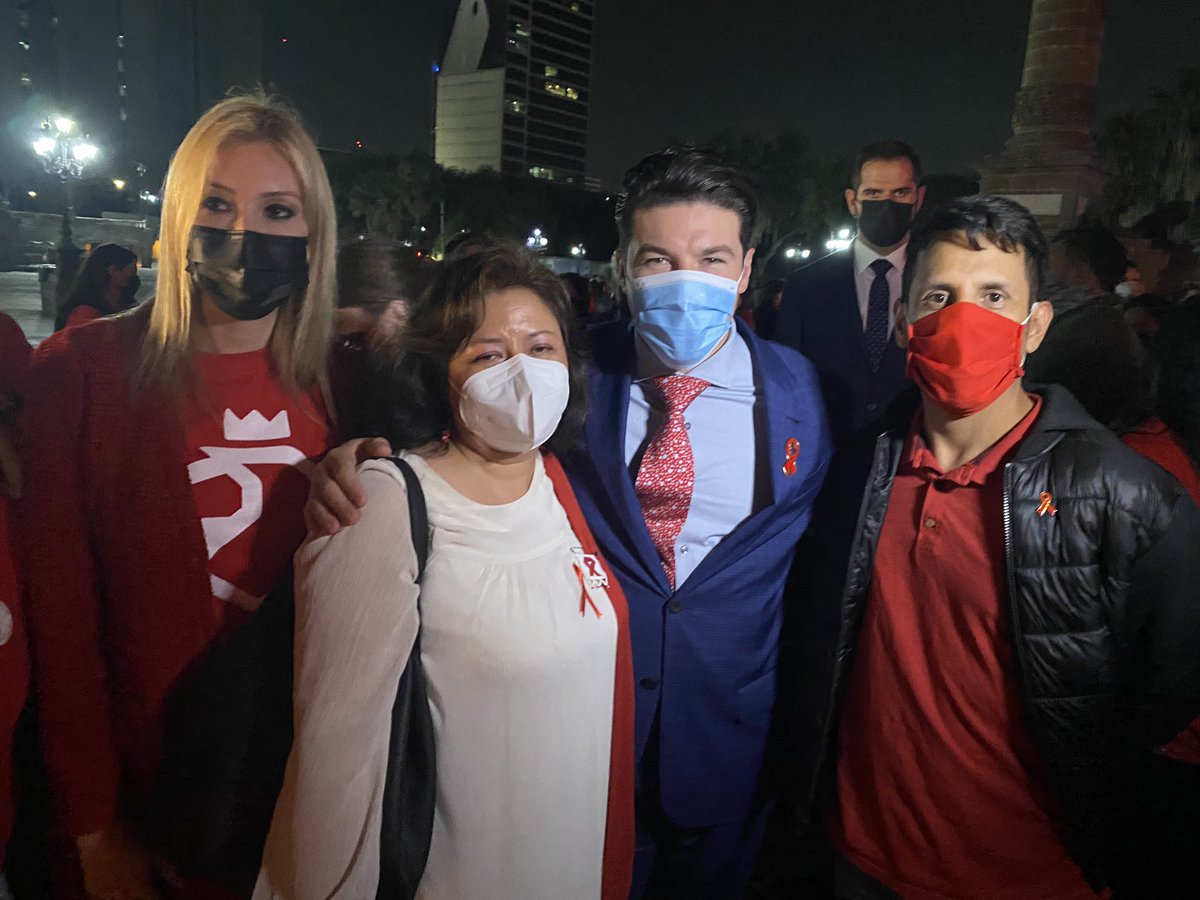 DipLauraDDHH's tweet photo. Hoy se hizo historia en el Nuevo León. El compromiso con la lucha contra el SIDA de @samuel_garcias queda demostrado con hechos en #DiaMundialdelSIDA  trabajando de la mano con la sociedad civil con trabajo en Sida. Un honor ser testigo de Este gran proyecto de Gobierno Ciudadano https://t.co/M7dPfOsOGm