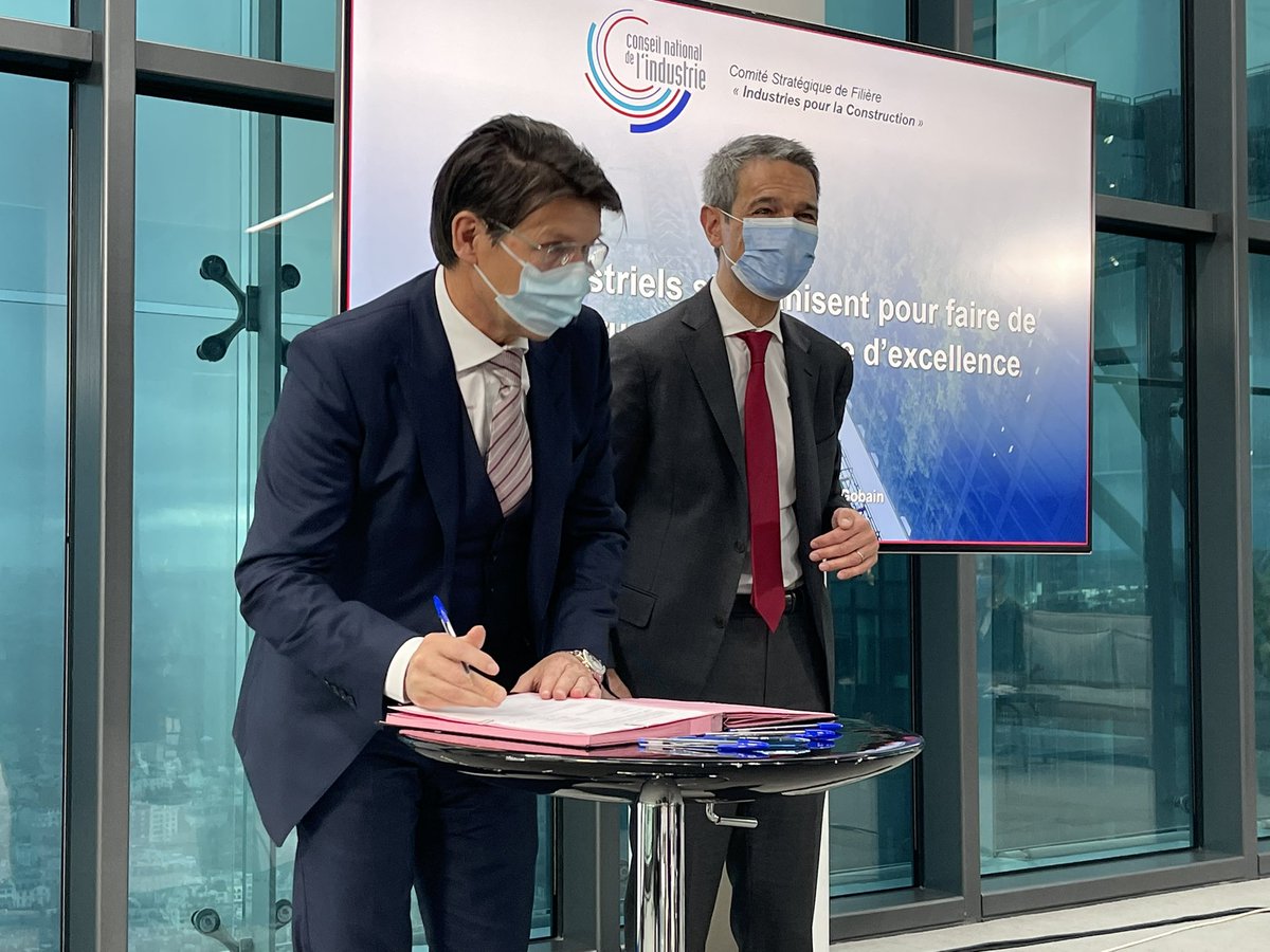 Scx_Flo's tweet photo. .#CSFIpc - Les industriels rassemblés pour mettre en œuvre les moyens de massifier la rénovation énergétique avec #BenoitBazin & #PierreEtienneBindschedler de @soprema avec le Parcours de Rénovation Energétique Performante #PREP
@laurent_sceaux @Xavier_Lemoine @patrick_ollier https://t.co/NyrMSMmV3u