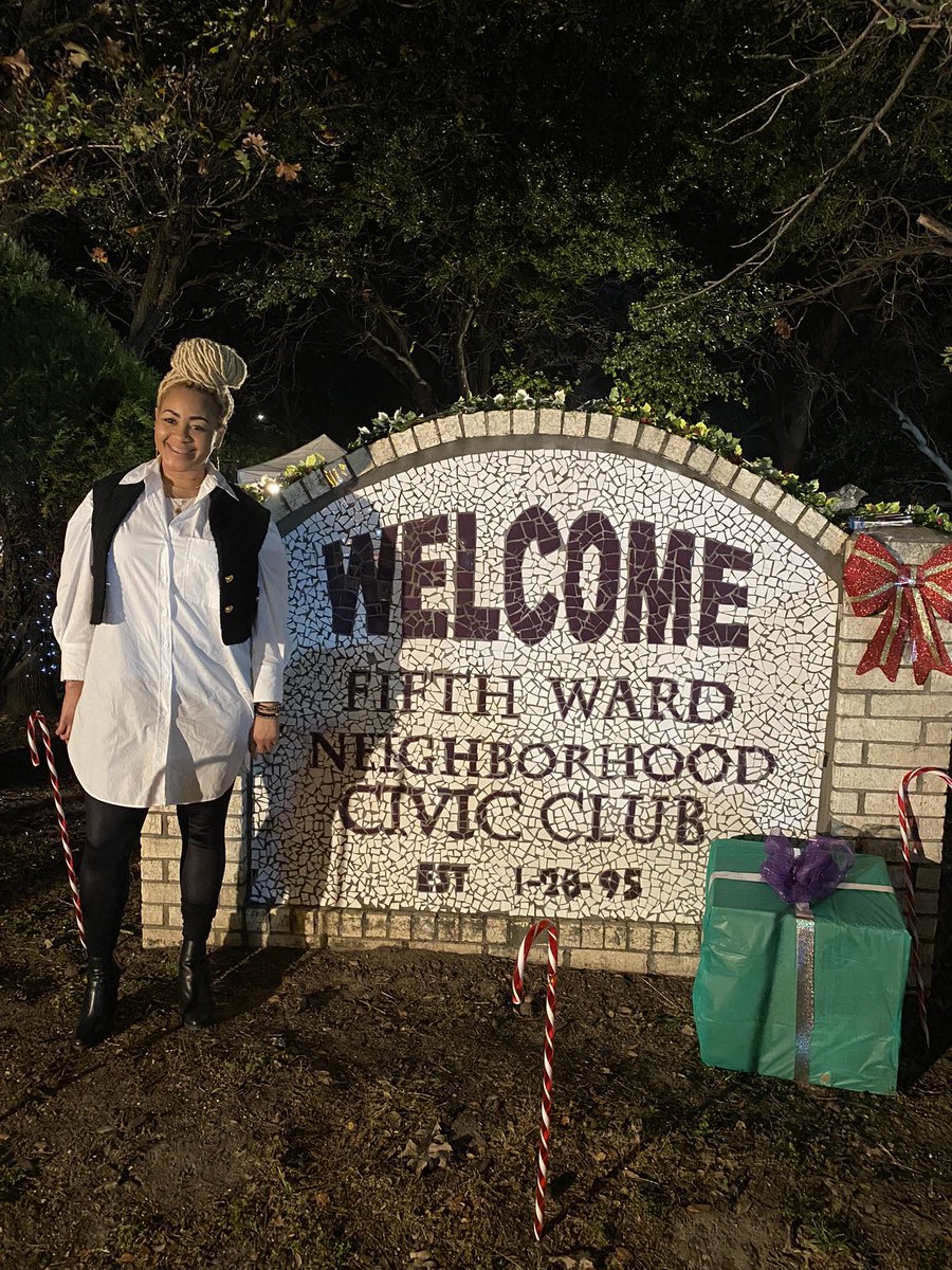drdavescientist's tweet photo. @WeLoveWheatley @cbrowntechie @levelupmindset @SnowdenClifton @JaniceT78762291 @TheWheatleyWrap @JWilliamsPWHS @FifthWardCRC @teachspecialist @MrMSimmons06 Some additional pictures of our Wheatley Wildcats supporting our “Christmas in the Nickel” celebration. https://t.co/b7Z5y1r4cA