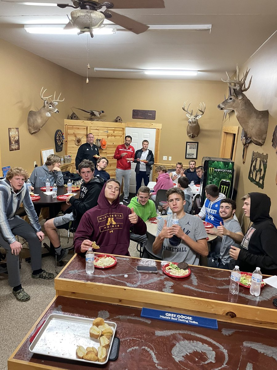 ‘‘Twas the night before game day….and the Tigers became hungry.” We can’t wait to get after it tomorrow! Thank you <a href="/WWangen/">Wayd Wangen</a> and family for hosting the players and coaches! #RiseAsOne