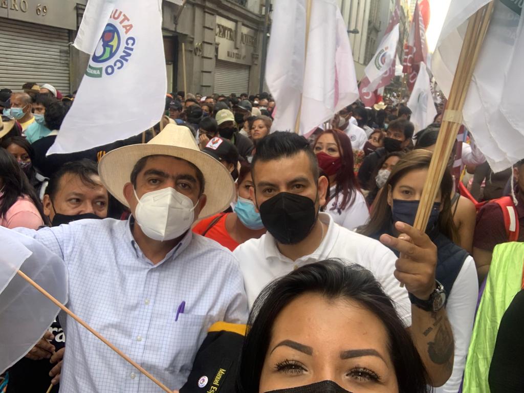 AmigodeMorelia's tweet photo. #Ruta5 y @ManuelEspino presentes en el Zócalo. 🖐️💯

@lopezobrador_ @
@PartidoMorenaMx
@ARBedolla
@giulibugarini
@ruta5oficial

#3AnosDeTransformacion  
#AMLOSeQueda
#Ruta5
#AmigosOrg https://t.co/i5tX27GZN6