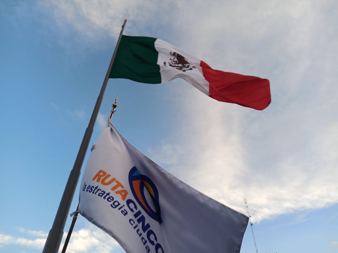 AmigodeMorelia's tweet photo. #Ruta5 y @ManuelEspino presentes en el Zócalo. 🖐️💯

@lopezobrador_ @
@PartidoMorenaMx
@ARBedolla
@giulibugarini
@ruta5oficial

#3AnosDeTransformacion  
#AMLOSeQueda
#Ruta5
#AmigosOrg https://t.co/i5tX27GZN6