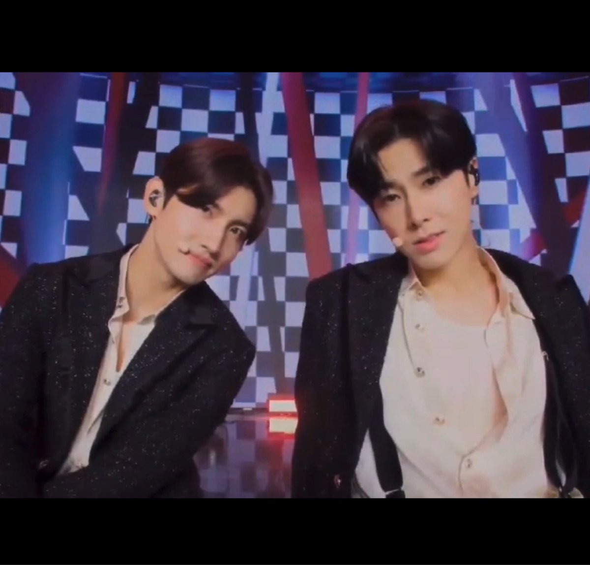 MAXpi0603's tweet image. #FNS歌謡祭 #Bigeast #FNSでユノとチャンミン #SURISURI

昨夜の東方神起✨素敵だったね素敵なんて言葉じゃ足りないくらいに😊

FNS歌謡祭番組♪
ビギシャル(๑･㉨･๑)
&amp;amp;
ユノとチャンミン✨🕺🕺✨

それぞれお礼を伝えて
次へと繋がりますように

ユノbubbleへはメッセまた
新たに送れるね♥