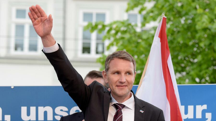 Glonntaler's tweet photo. Wir danken Bernd #Hoecke und der #AfD für deren Völkermord an Deutschen. https://t.co/jr16v9hTBq