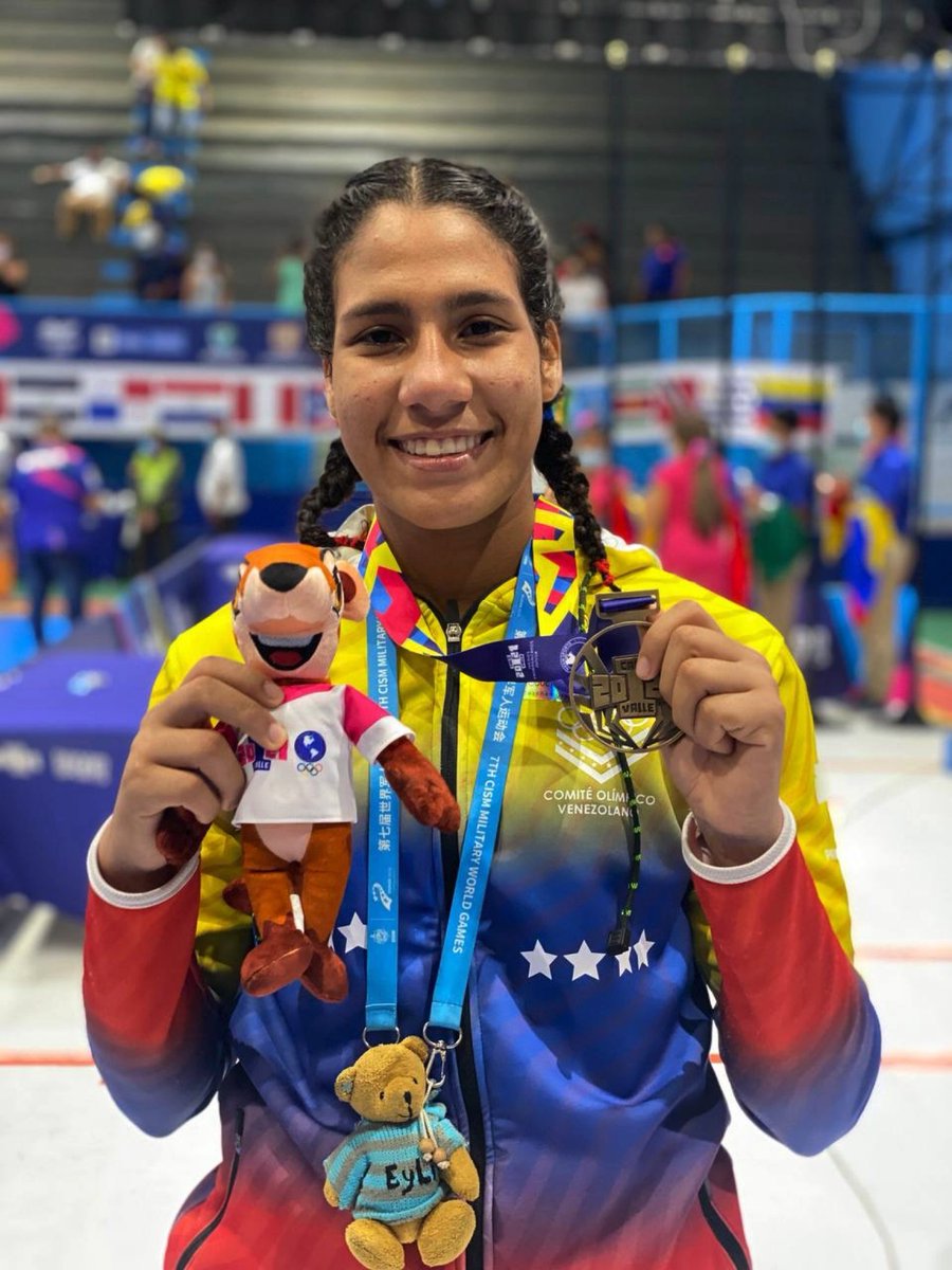 delcyrodriguezv's tweet photo. Este #1Dic trajo grandes alegrías para el pueblo de Venezuela. Felicidades a nuestra Mayerlis Yriza por conquistar la medalla de oro 🥇 en la categoría de los 75 Kg del Boxeo Femenino en los Panamericanos de Cali 2021. ¡Viva la juventud venezolana! ¡Arriba la #GeneraciónDeOro! https://t.co/bphtqsdui3