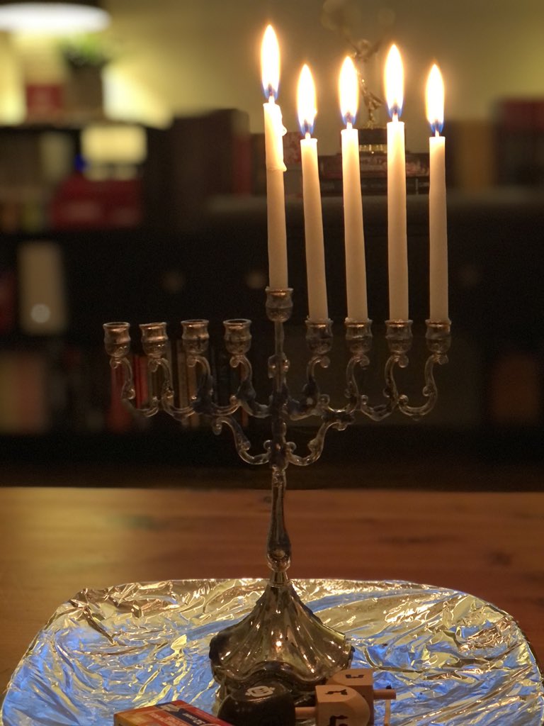 AngelaMarieSays's tweet photo. #happyhanukkah #nightfour https://t.co/cHekYo1E86
