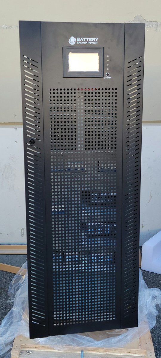 BackupBattery's tweet photo. Delivering our new UL listed 3 phase 120/208Y VAC 30/40kva UPS with external battery cabinet kit (batteries included, but not shown). #batterybackup #30kva #40kva #ups #backupbattery #electrician  https://t.co/ePogt4Jm5w https://t.co/zARv3U4ZXp