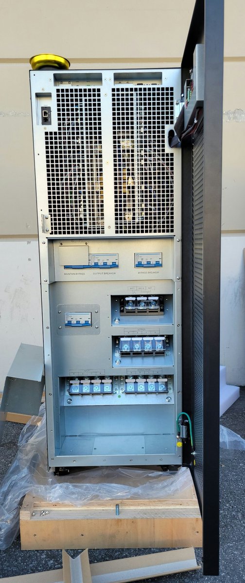 BackupBattery's tweet photo. Delivering our new UL listed 3 phase 120/208Y VAC 30/40kva UPS with external battery cabinet kit (batteries included, but not shown). #batterybackup #30kva #40kva #ups #backupbattery #electrician  https://t.co/ePogt4Jm5w https://t.co/zARv3U4ZXp