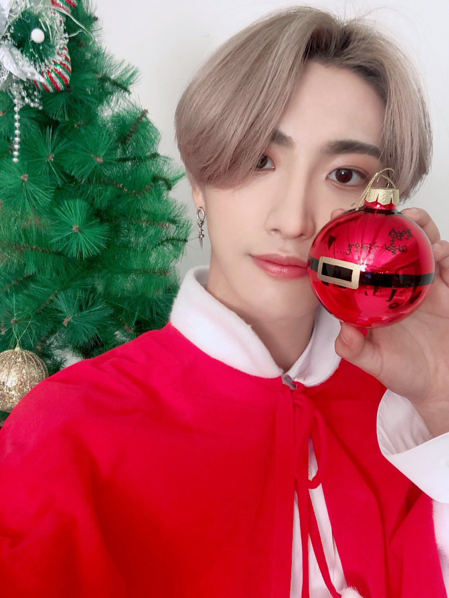 seonghwa pics of the day

                ⭐️
    ❄       🎄
             🎄 🎄  ✨
           🎄     🎄
         🎄  🎀  🎄     ❄
      ⭐️  ❤️❤️  ⭐️
✨🎄   박성화    🎄
   🎄 🎁  🐱 ❣️  🎄   ✨
 🎄      😎   🤟🏻      🎄
🎄🎄🎄🎄🎄 🎄 🎄