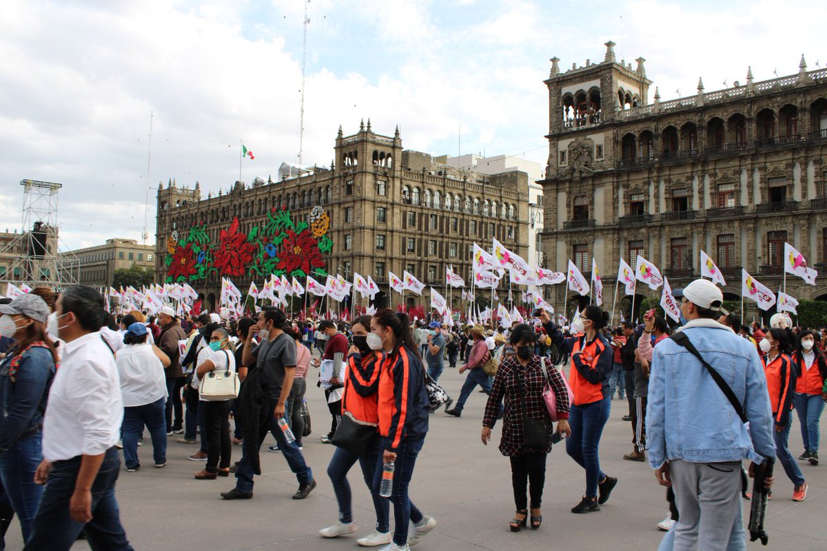 opcion_mx's tweet photo. Hoy estuvimos en la asamblea masiva del presidente López Obrador para informar sobre los 3 años de su gestión.
#AMLOFEST #VivaMéxico #BienvenidoDiciembre #1Diciembre #hoy1 https://t.co/guH6bqYC8Z