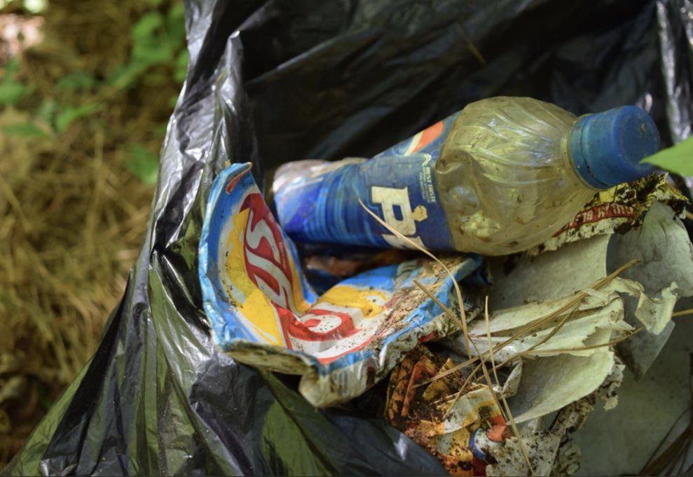 Littler23328561's tweet photo. Before throwing out trash bags, make sure that they are properly closed to prevent things from being blown into the street and becoming litter. #keepAtlantaclean #keepitcleanAtlanta https://t.co/4d8pustUeD
