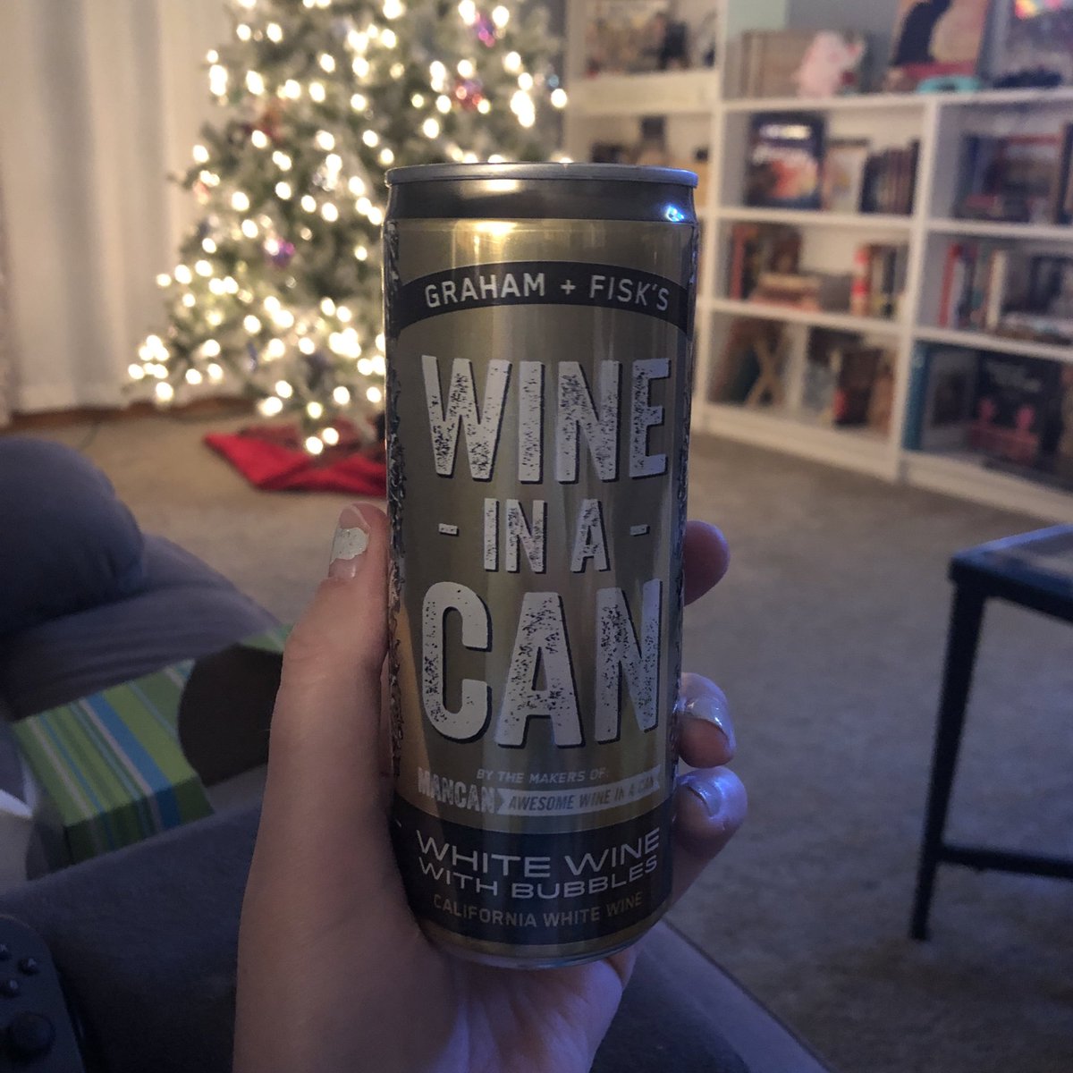Starting the season with my first can from my advent calendar and the first seasonal program I will watch is the LEGO Star Wars Holiday Special. #25DaysOfChristmas #wineinacan