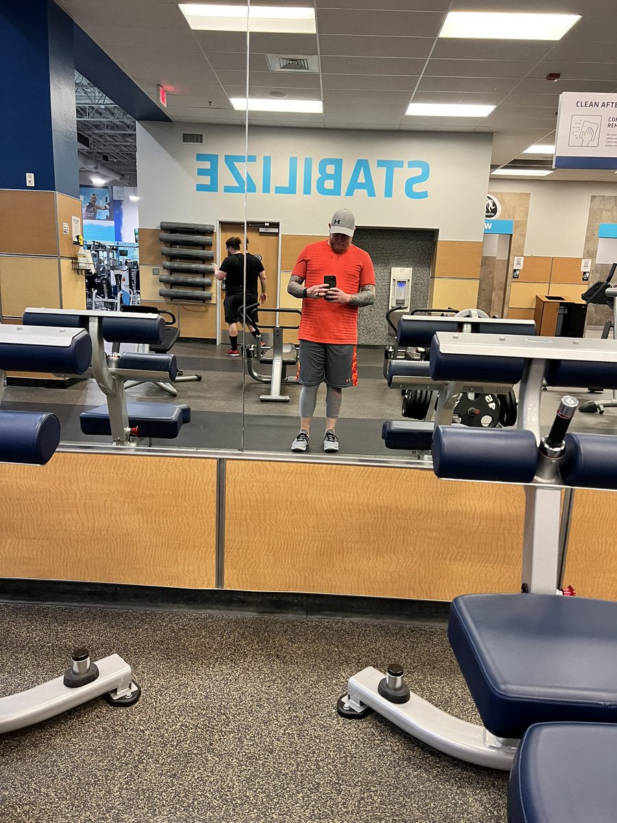 RyanTerrana's tweet photo. Back at it! New gym. Who dis #UAallDay https://t.co/f6iimxijp3