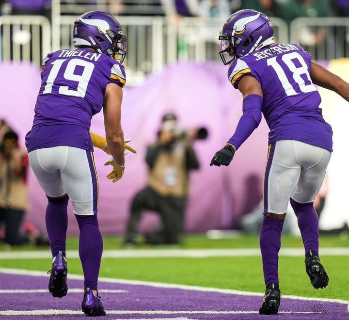 VikingNations's tweet photo. RT to help your favorite WR duo make the Pro Bowl! 
#ProBowlVote @athielen19 
#ProBowlVote @JJettas2 https://t.co/RIdGHX4sfC