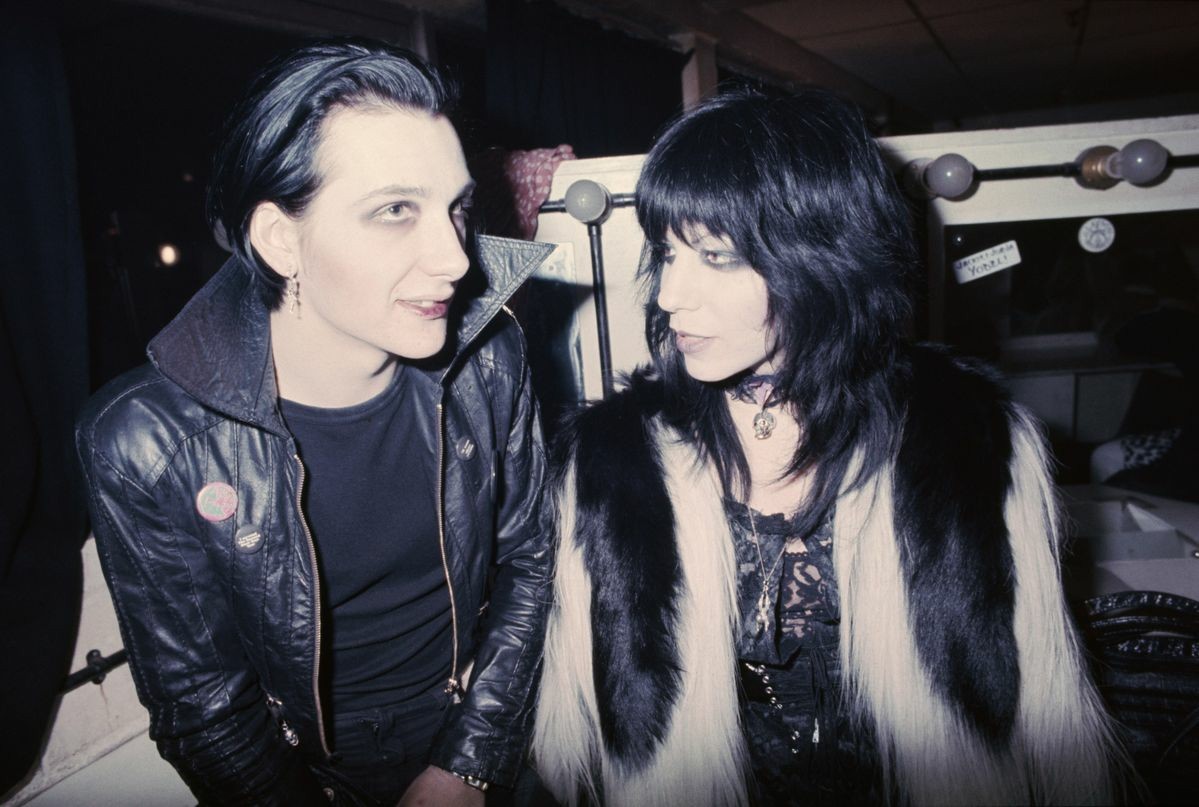 Dave Vanian of The Damned with wife Laurie Vanian, backstage at The Roundhouse, Camden Town, London, United Kingdom, December 1977. Photos by Erica Echenberg

#punk #punks #punkrock #davevanian #thedamned #history #punkrockhistory