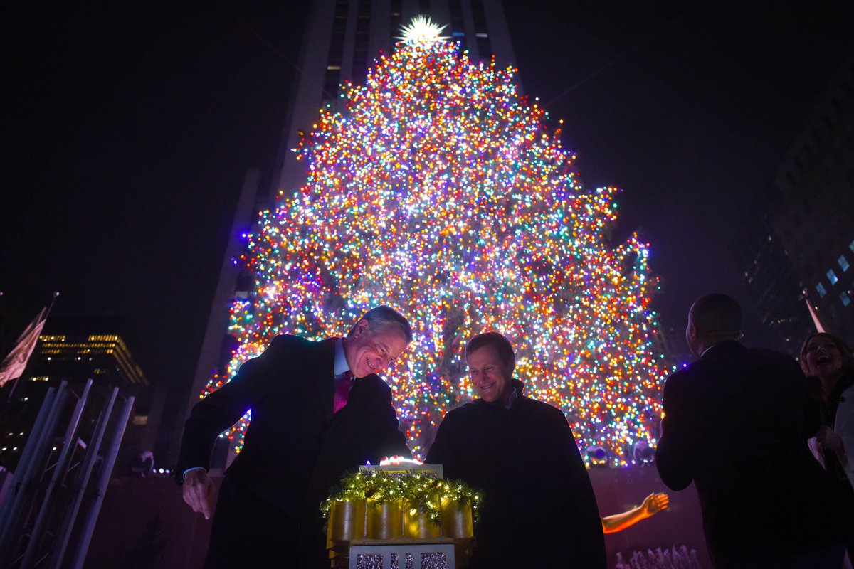 NYCMayor's tweet photo. Merry Christmas from the greatest city in the world! #RockCenterXMAS https://t.co/px6dZjmOGR
