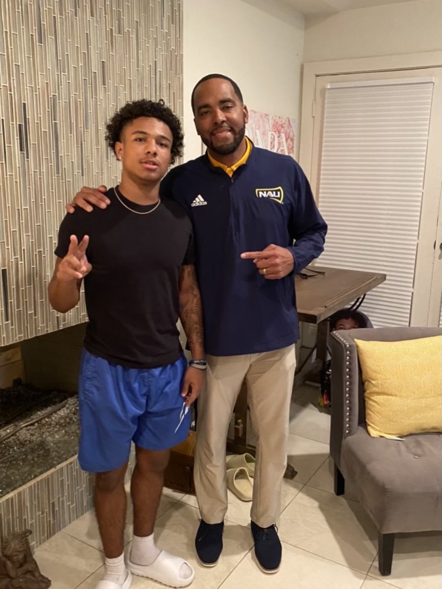 TakodaBridges's tweet photo. Thank you @coachJTaylor8 for stopping by for a great home visit tonight! Looking forward to meeting the rest of the staff this weekend on my official!!! @NAU_Football https://t.co/yIfgWW2RFY