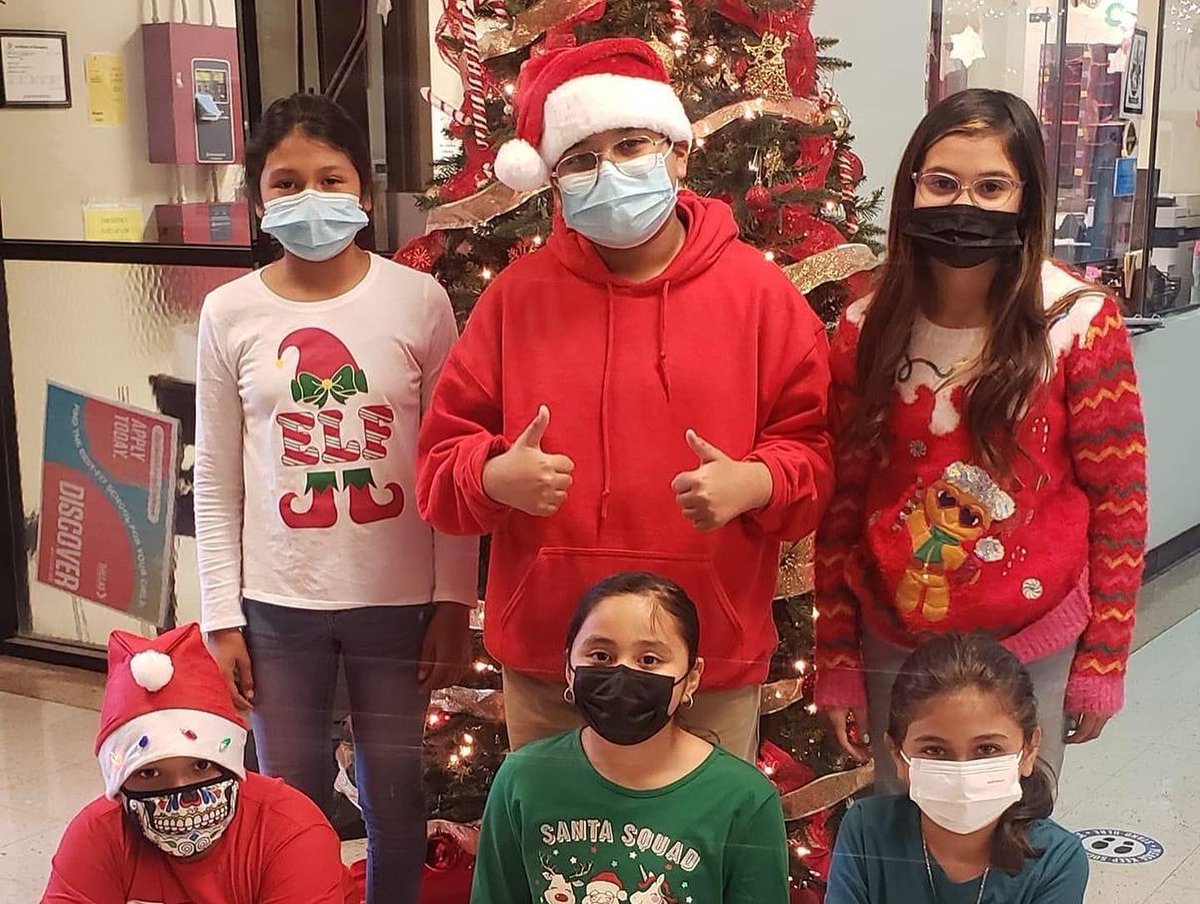 WinnetkaDISD's tweet photo. Wildcats, are you Team #Santa ๐
๐ผ or Team #Elf?
#WinterBlast #DallasISDFestive https://t.co/v2D67otSnR