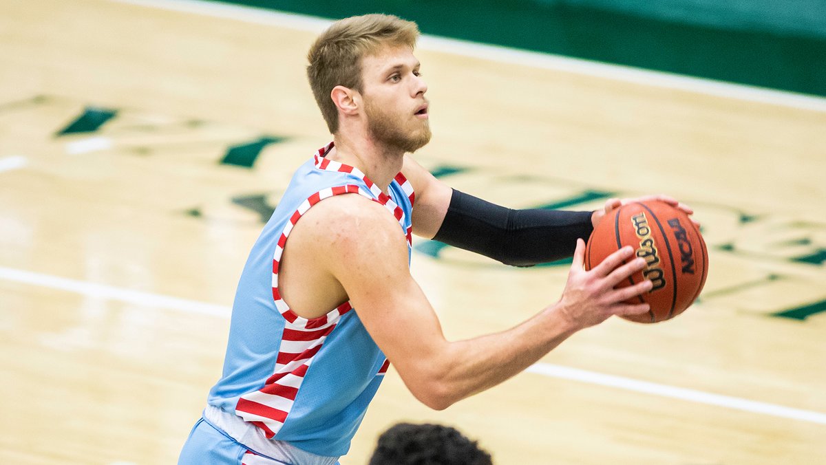 SJUJohnnies's tweet photo. . @SJU_Basketball shot 59.1% (13-22) in the 2nd half to pull away from Saint Mary's for a 73-63 road win tonight in Winona!

Senior P Zach Hanson posted the 9th double-double of his career, a season-high 18 points &amp; 12 boards.

RECAP: https://t.co/v8sHJNB8Xj

#GoJohnnies #d3hoops https://t.co/VrUsCffSoi