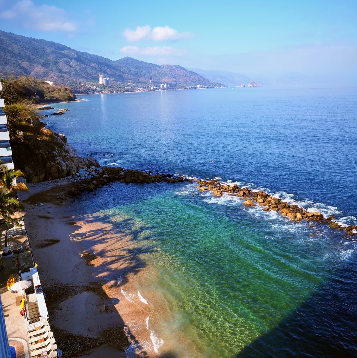 ¿Saben cuál playa es esta de la foto?
Se encuentra a solo 10 minutos del malecón de Puerto Vallarta en auto.

#Playas #PuertoVallarta #FelizMiercoles