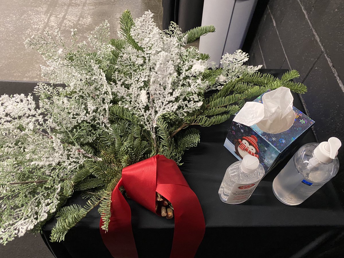 CristinaMcA41's tweet photo. So proud of my kids tonight!!!!!  Life is a Cabaret and they had a lovely LIVE show!  That’s right!  Theatre, Dance and Art did it safely, COVID!  @alphaSD41 @burnabyschools https://t.co/ZQLD3HyMCx