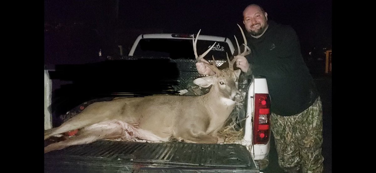 Jvines325's tweet photo. Finally got it done last week. #eastTn
#whitetail #Deer #8pt https://t.co/vQz0kNkYZh