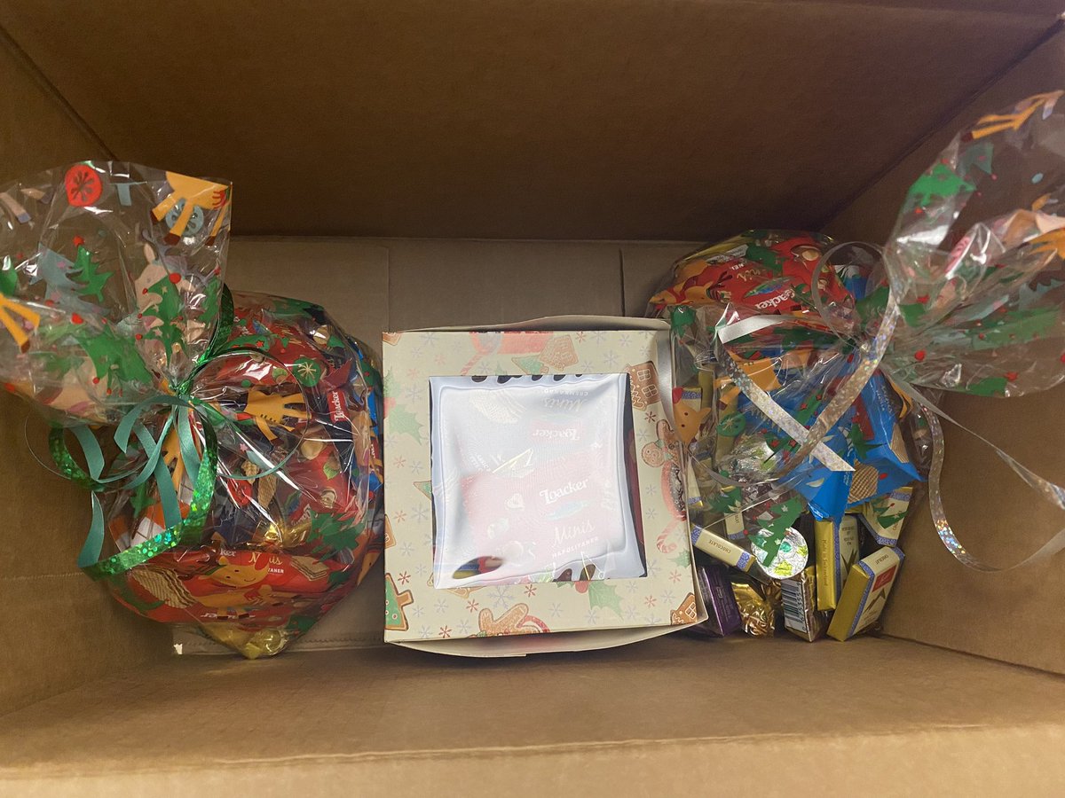 3ramkids's tweet photo. A yummy afternoon treat all the way from@the North Pole from @RoyalVElf to make my day! 🧝🎄@TeamRVH https://t.co/x1ZMVAHU34