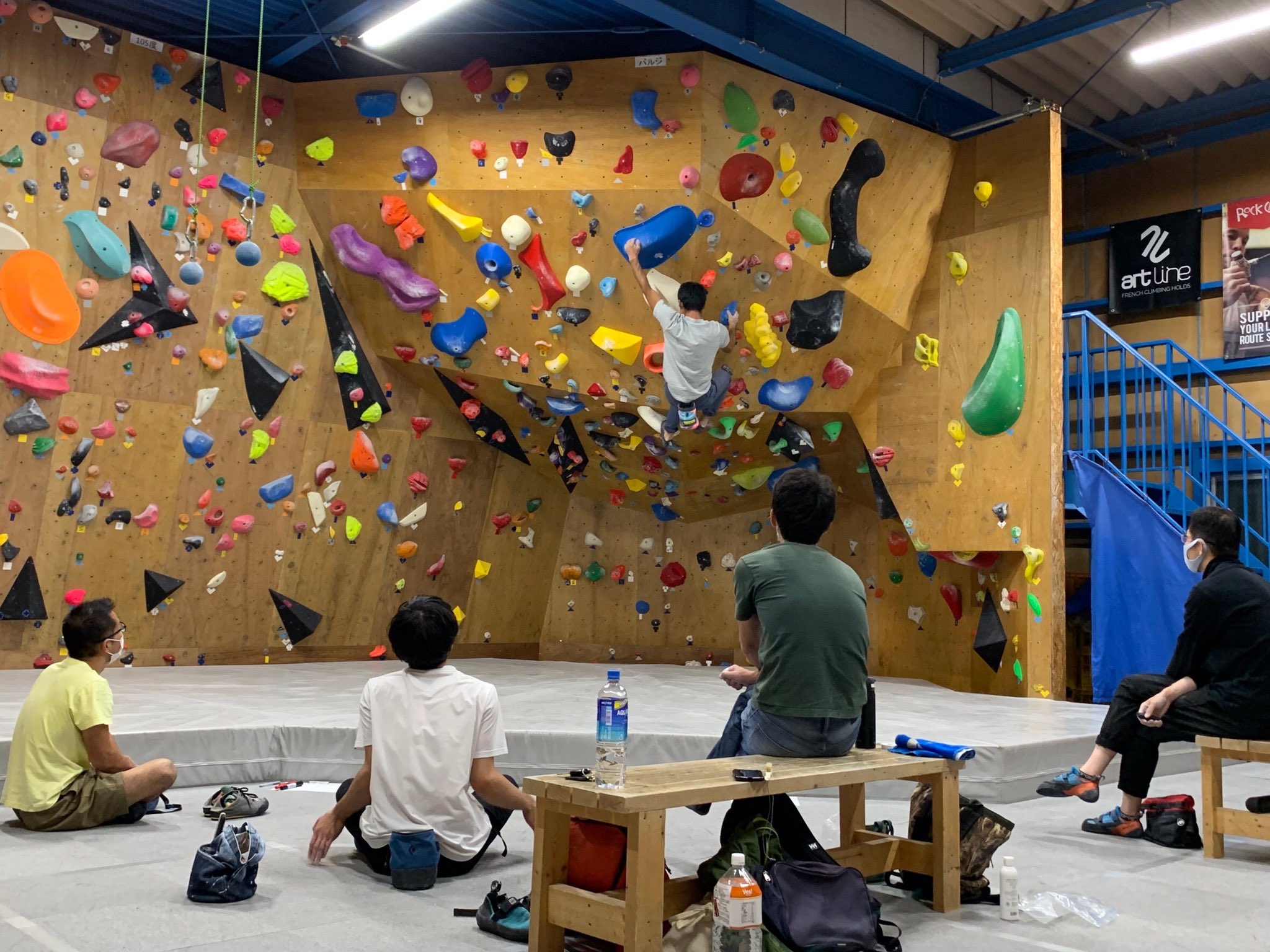 Trip Climbing 本日時からは 中級者セッション 同じ課題にみんなでチャレンジして 自分の限界を超えていこう 参加無料 施設利用料のみでご参加頂けます ご来店の際は 新型コロナウイルス感染症対策にご協力お願いします T Co