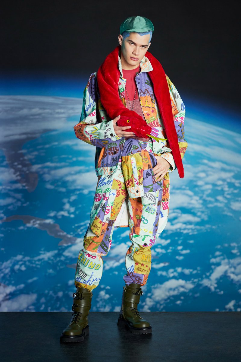 taikermag's tweet photo. https://t.co/X3goFfcbKG
@Moschino
Oops..... “To Infinity... and Beyond” Let's go!
#PreFall22 #Menswear #JeremyScott #Fashion #TAIKERMagazine #臺客雜誌 https://t.co/BVMxPaAqyr