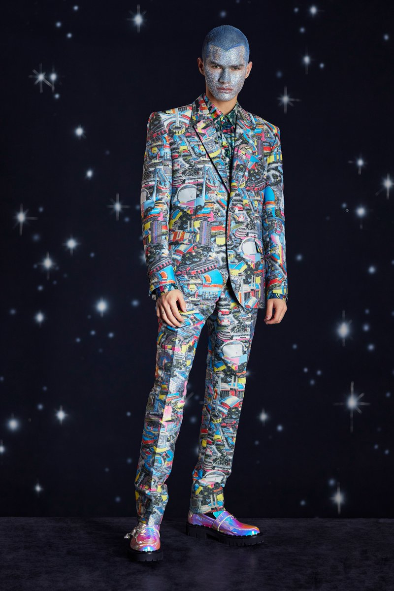 taikermag's tweet photo. https://t.co/X3goFfcbKG
@Moschino
Oops..... “To Infinity... and Beyond” Let's go!
#PreFall22 #Menswear #JeremyScott #Fashion #TAIKERMagazine #臺客雜誌 https://t.co/BVMxPaAqyr