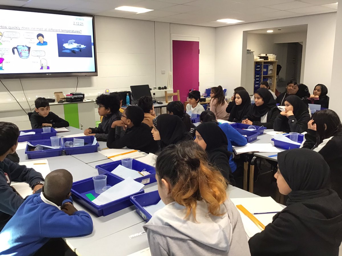 Lift_Feversham's tweet photo. New #science lab being used by Y6 Khwarizmis for the #first time.

@CNicholson_Edu @AETAcademies @LetsTalkScience @AETscience 
#curiousity #awesomelab #investigating #edutwitter @ScienceWeekUK @SheilatheS https://t.co/VuIIqMrSsD