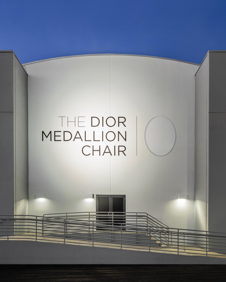 The Dior Medallion Chair Exhibition, now open in Miami, showcases contemporary iterations of the emblematic furniture piece as reimagined by 17 stellar and unique artists for #DiorMaison. For more content on this exhibition, join us on.dior.com/diormaison-ig!
© Kris Tamburello