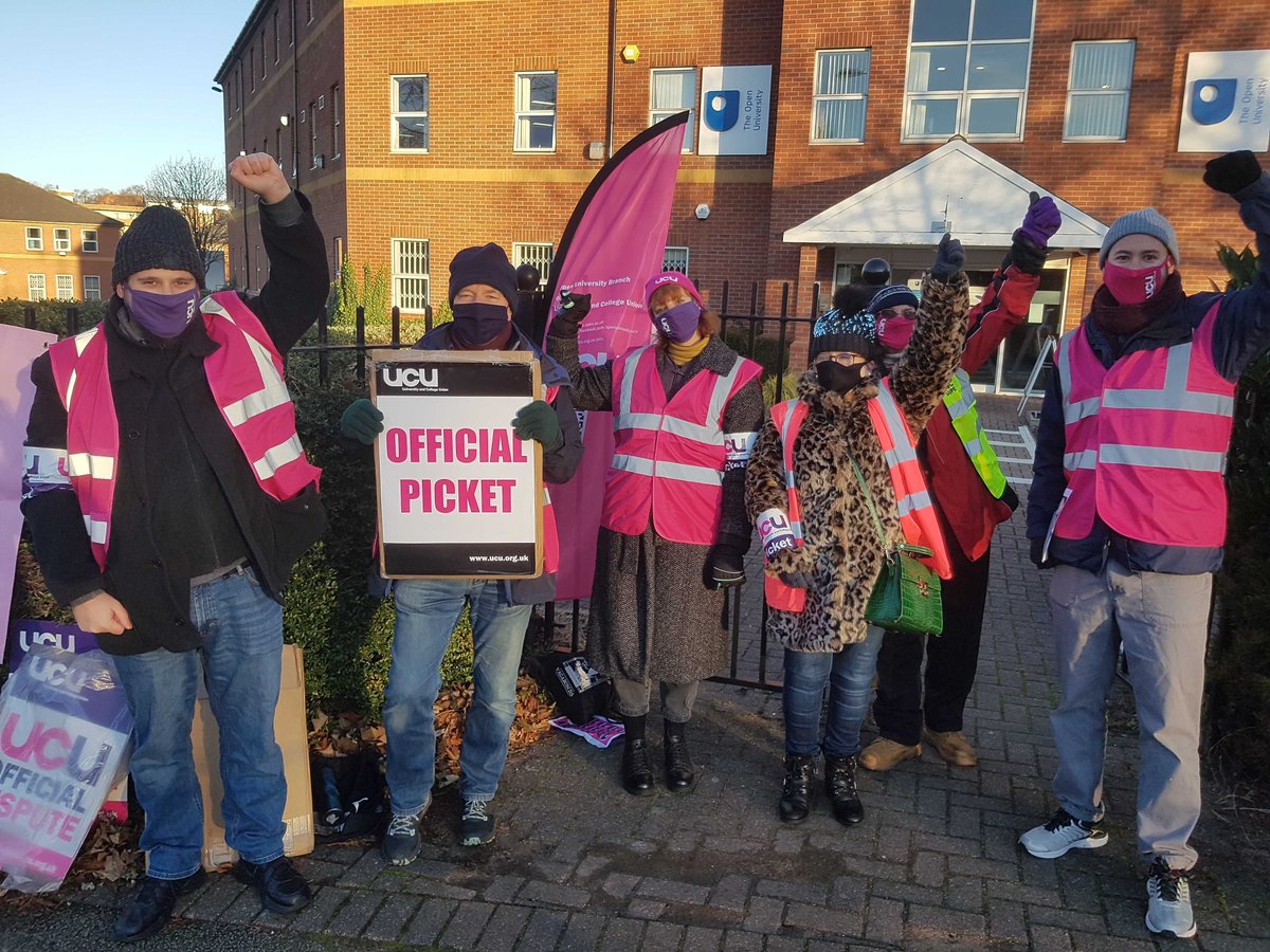 oubucu's tweet photo. Thanks to the lovely student who came down to take pictures of our picket in Nottingham. Student solidarity is everything #OUFamily #OneOfUsAllOfUs #OUStrike https://t.co/IzNBlDNmis